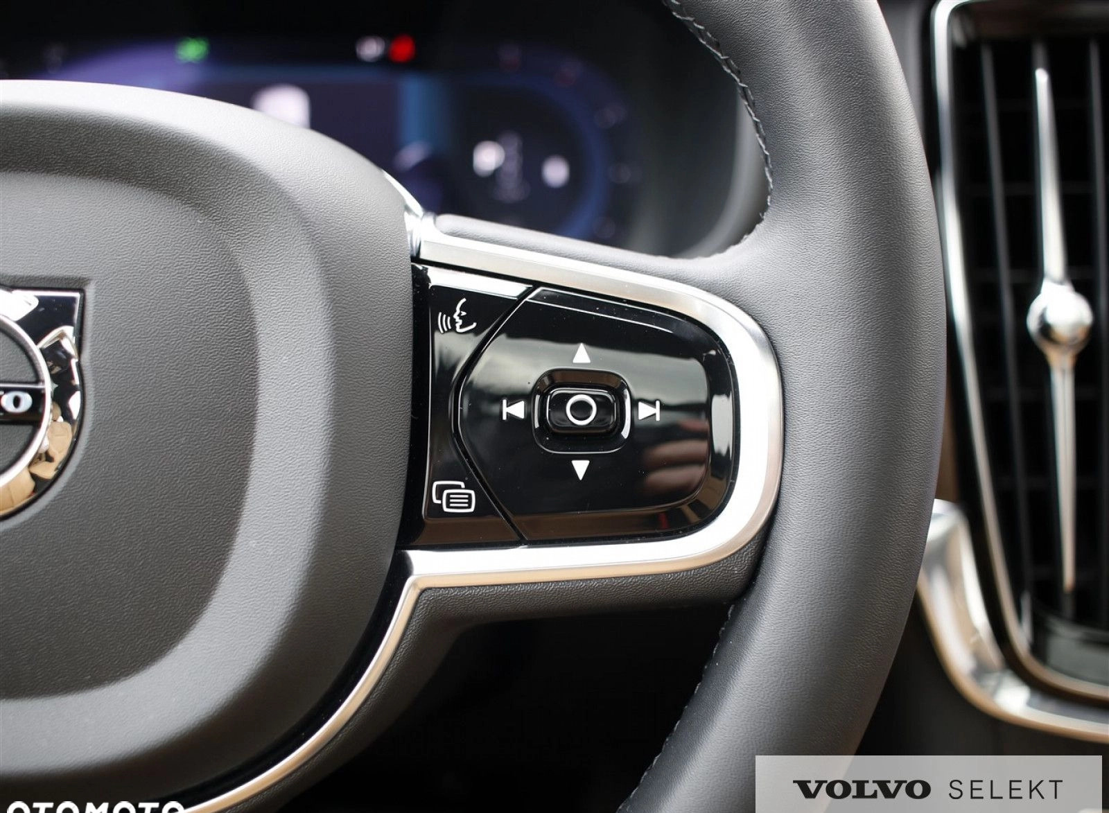 Volvo V90 Cross Country cena 325000 przebieg: 14000, rok produkcji 2023 z Tychy małe 704